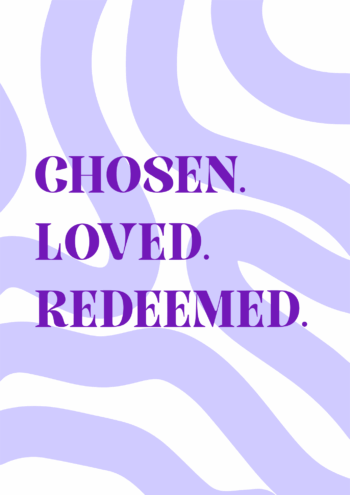Christliches Poster A4 im weißen Bilderrahmen mit Aufschrift „Chosen. Loved. Redeemed.“ – moderne christliche Wanddeko mit Bibelbotschaft, Glaube, Hoffnung und Ermutigung.